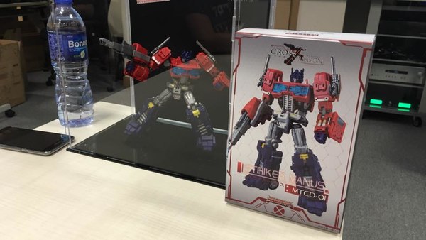 New Pictures Of Maketoys Unofficial MP ReMaster Megatron Despotron, Cross Dimension And More 35 (35 of 40)